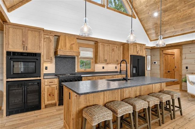 401 Kittatinny Drive, Mineral Bluff, GA 30559