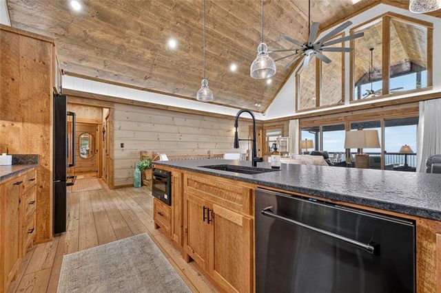 401 Kittatinny Drive, Mineral Bluff, GA 30559