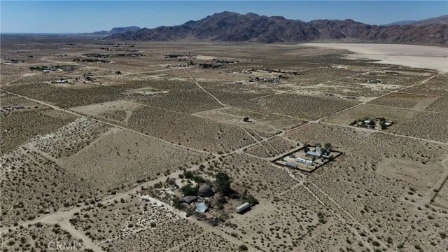 9821 Ivanhoe, Lucerne Valley, CA 92356