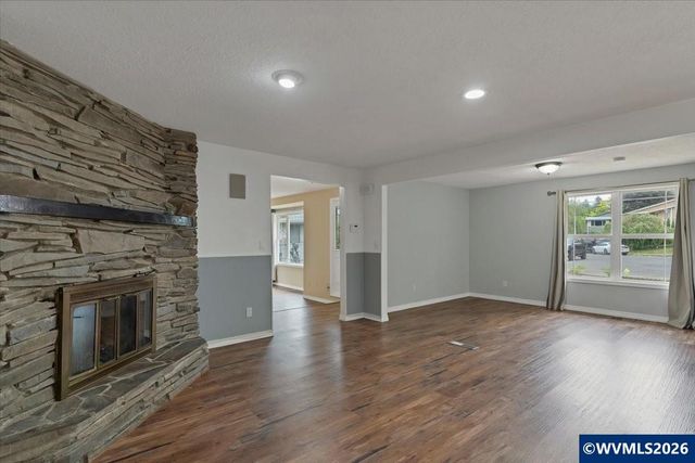 2095 Popcorn Ct NW, Salem, OR 97304