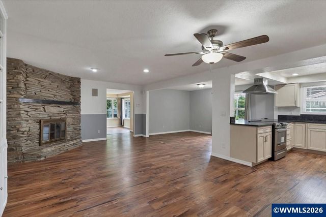 2095 Popcorn Ct NW, Salem, OR 97304