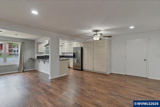 2095 Popcorn Ct NW, Salem, OR 97304