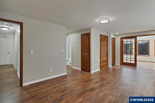 2095 Popcorn Ct NW, Salem, OR 97304
