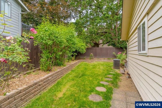 2095 Popcorn Ct NW, Salem, OR 97304