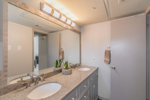 5750 Phoenix Drive 22, Dallas, TX 75231