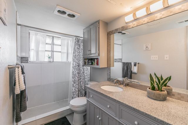 5750 Phoenix Drive 22, Dallas, TX 75231