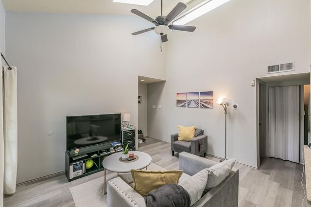 5750 Phoenix Drive 22, Dallas, TX 75231