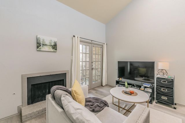 5750 Phoenix Drive 22, Dallas, TX 75231