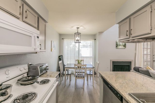 5750 Phoenix Drive 22, Dallas, TX 75231