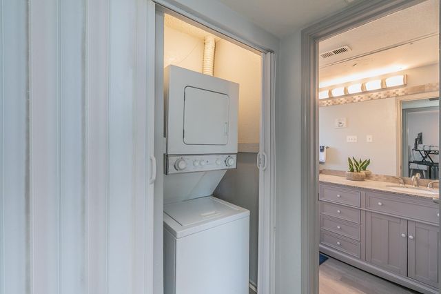 5750 Phoenix Drive 22, Dallas, TX 75231