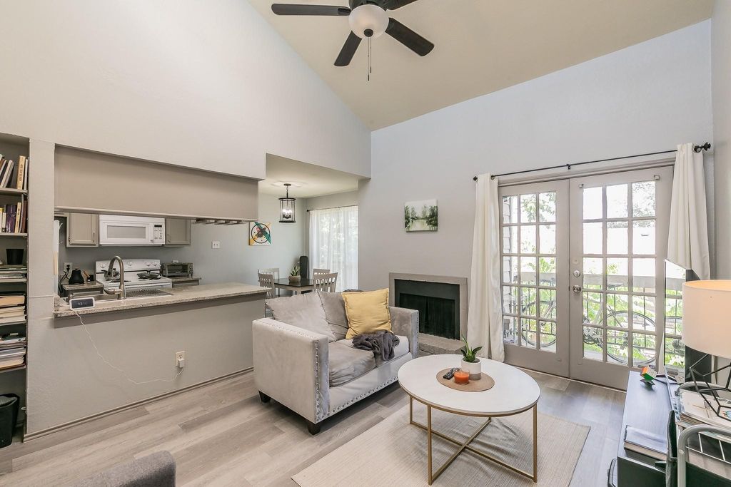 5750 Phoenix Drive 22, Dallas, TX 75231