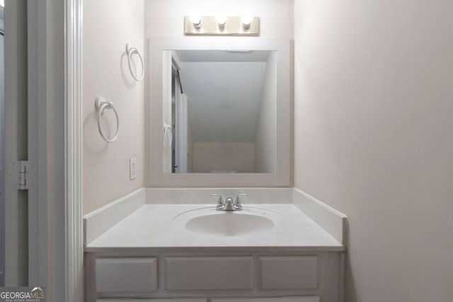 5633 Executive Way, Norcross, GA 30071