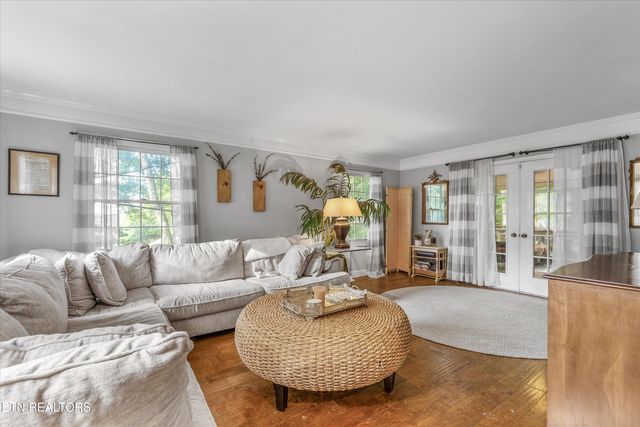 705 Villa Crest Drive, Knoxville, TN 37923