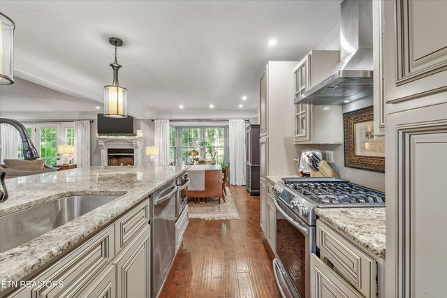705 Villa Crest Drive, Knoxville, TN 37923