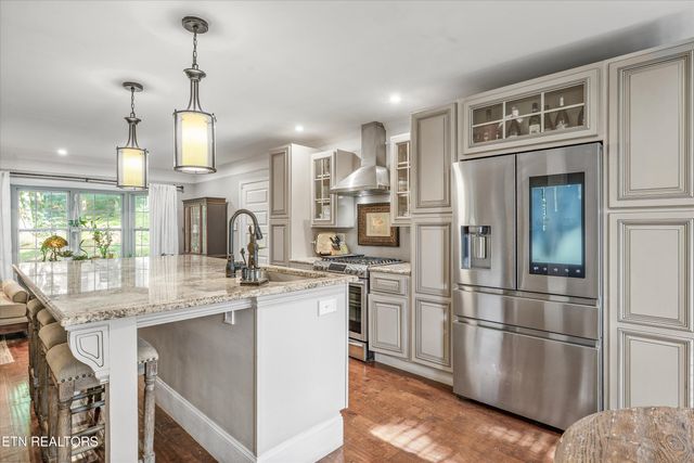 705 Villa Crest Drive, Knoxville, TN 37923
