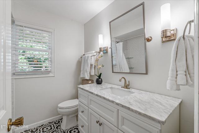 705 Villa Crest Drive, Knoxville, TN 37923