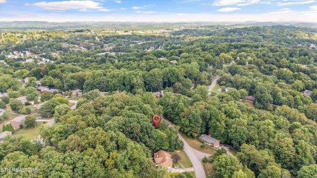705 Villa Crest Drive, Knoxville, TN 37923