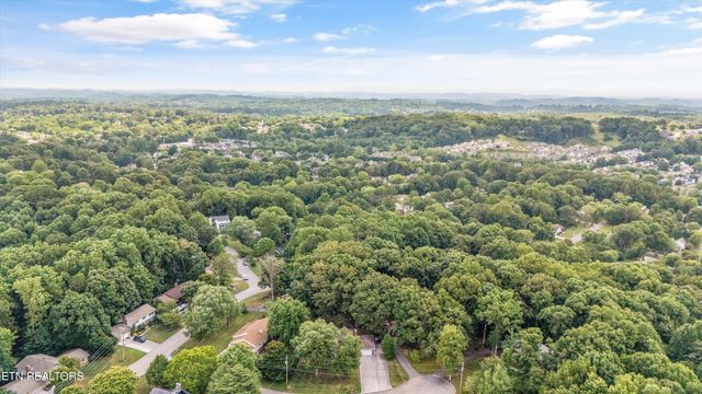 705 Villa Crest Drive, Knoxville, TN 37923