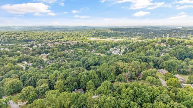 705 Villa Crest Drive, Knoxville, TN 37923