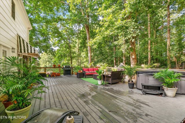 705 Villa Crest Drive, Knoxville, TN 37923
