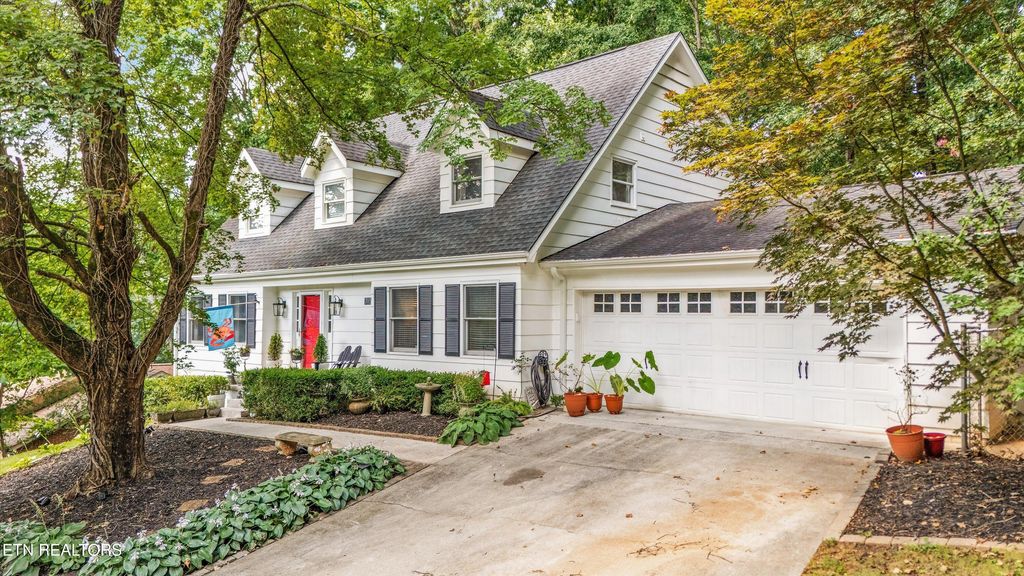 705 Villa Crest Drive, Knoxville, TN 37923