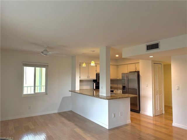 1001 Foxfire LN # 301, Naples, FL 34104