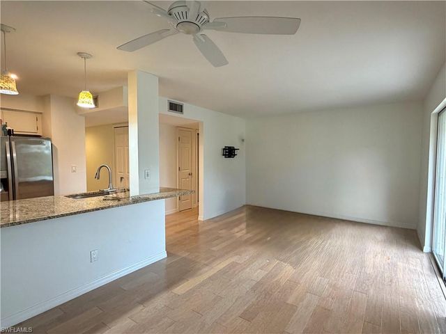 1001 Foxfire LN # 301, Naples, FL 34104