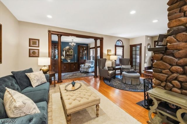 71 Cherry Ln, Ramsey Boro, NJ 07446