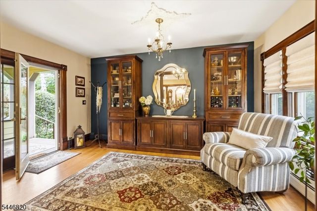 71 Cherry Ln, Ramsey Boro, NJ 07446