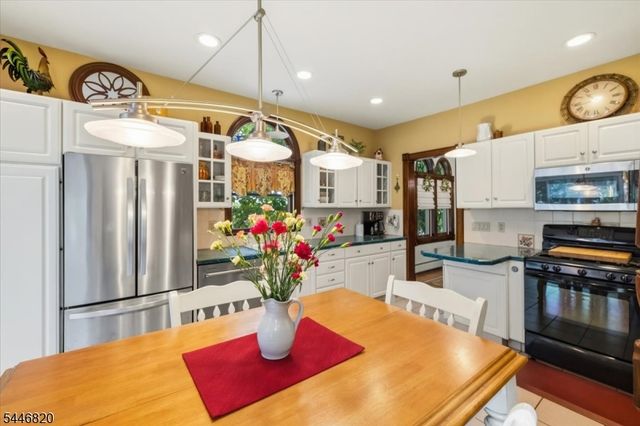 71 Cherry Ln, Ramsey Boro, NJ 07446