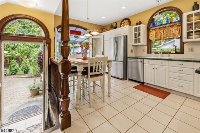 71 Cherry Ln, Ramsey Boro, NJ 07446