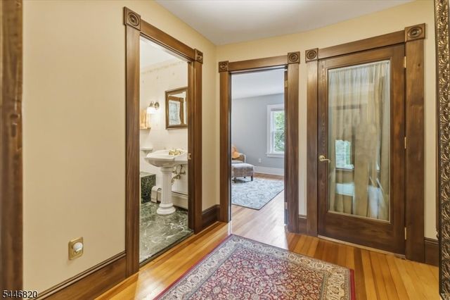 71 Cherry Ln, Ramsey Boro, NJ 07446