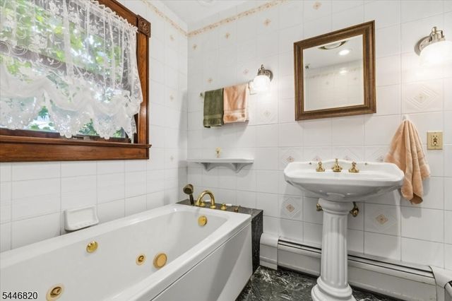 71 Cherry Ln, Ramsey Boro, NJ 07446