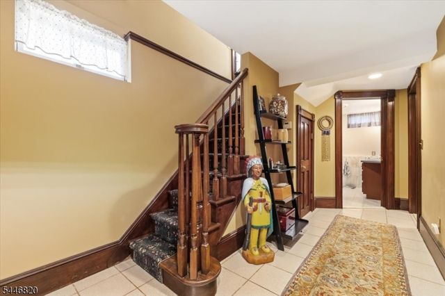 71 Cherry Ln, Ramsey Boro, NJ 07446