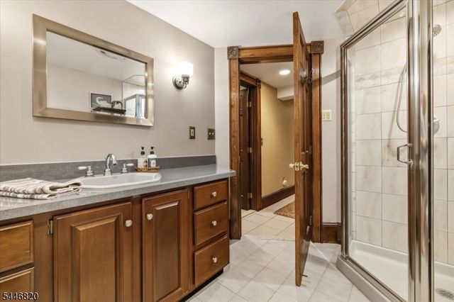 71 Cherry Ln, Ramsey Boro, NJ 07446