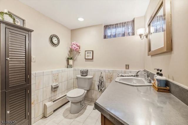 71 Cherry Ln, Ramsey Boro, NJ 07446