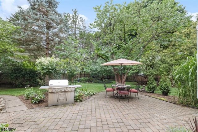 71 Cherry Ln, Ramsey Boro, NJ 07446