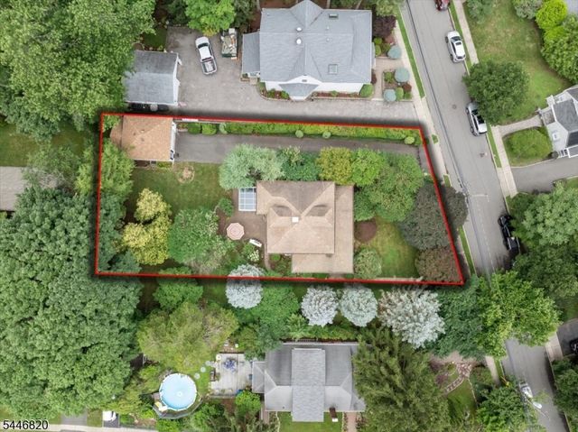 71 Cherry Ln, Ramsey Boro, NJ 07446