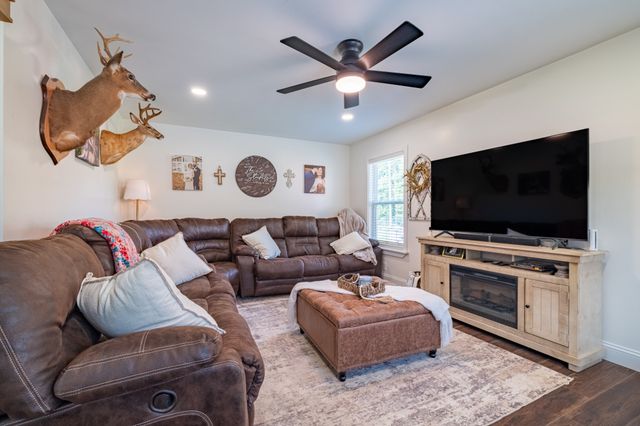 22 Oak Dr, Tracy City, TN 37387
