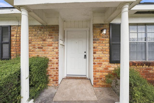 5806 Clarewood Drive A, Houston, TX 77081