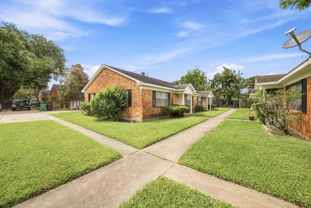 5806 Clarewood Drive A, Houston, TX 77081
