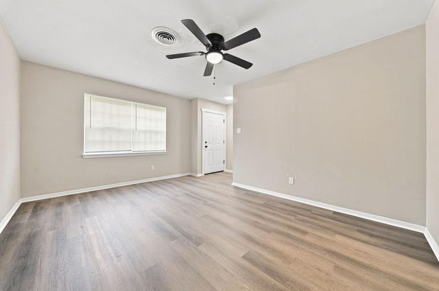 5806 Clarewood Drive A, Houston, TX 77081