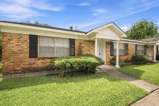 5806 Clarewood Drive A, Houston, TX 77081