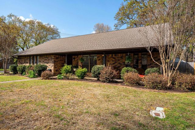104 Country Club Road, Conway, AR 72034