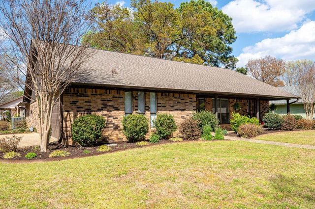 104 Country Club Road, Conway, AR 72034