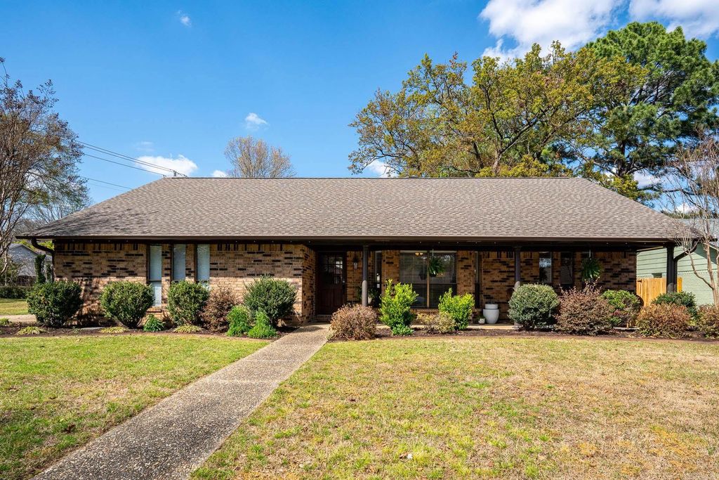 104 Country Club Road, Conway, AR 72034