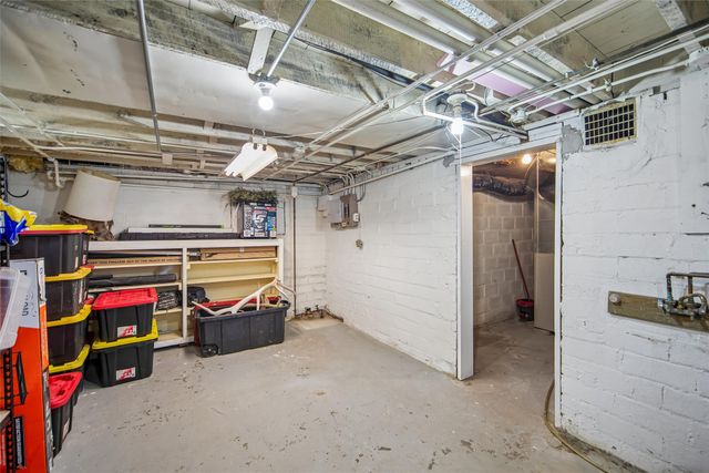 1235 57th Street, Des Moines, IA 50311