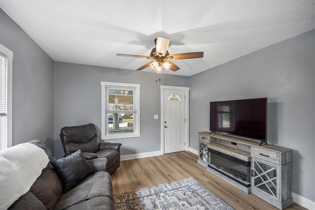 1235 57th Street, Des Moines, IA 50311