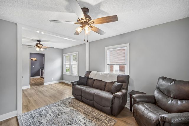 1235 57th Street, Des Moines, IA 50311