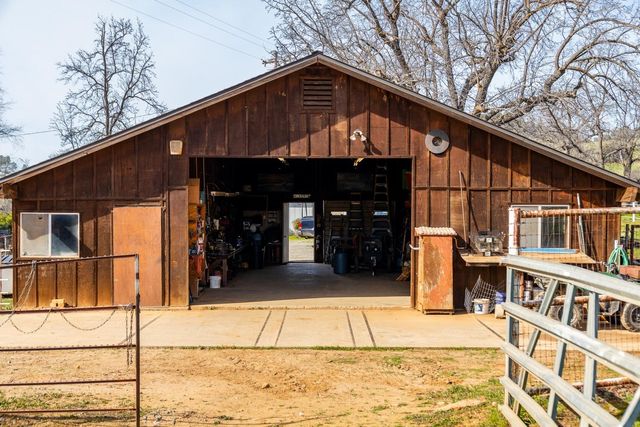 7449 Esmeralda Rd, San Andreas, CA 95249